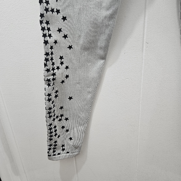 Fabletics High Waisted Seamless Star Capri Leggings Size Medium - Picture 3 of 9
